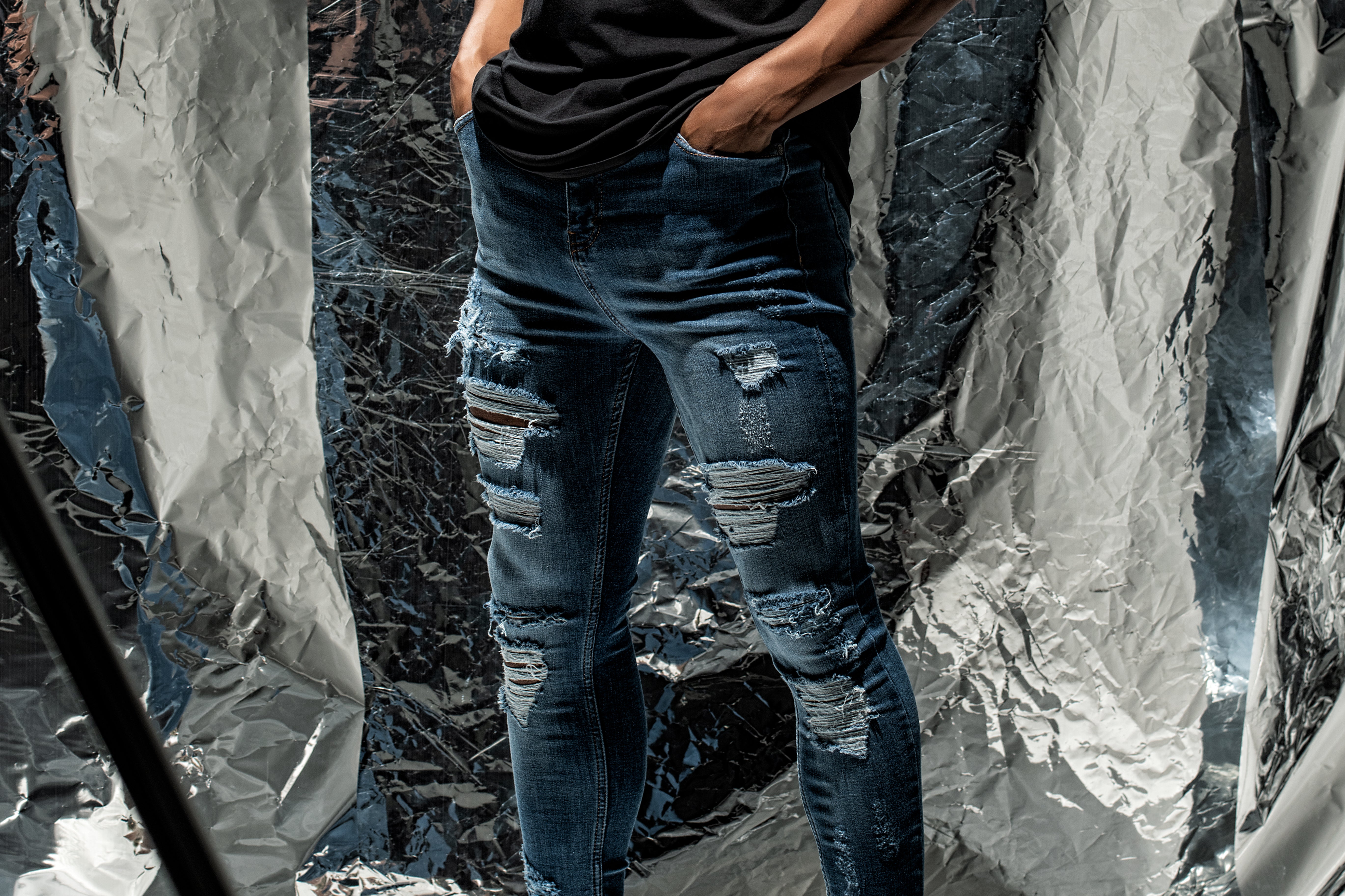 What Are Differences Between | and Distressed Jeans Ripped GK